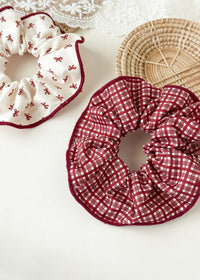 Holiday Scrunchies - Red Bows