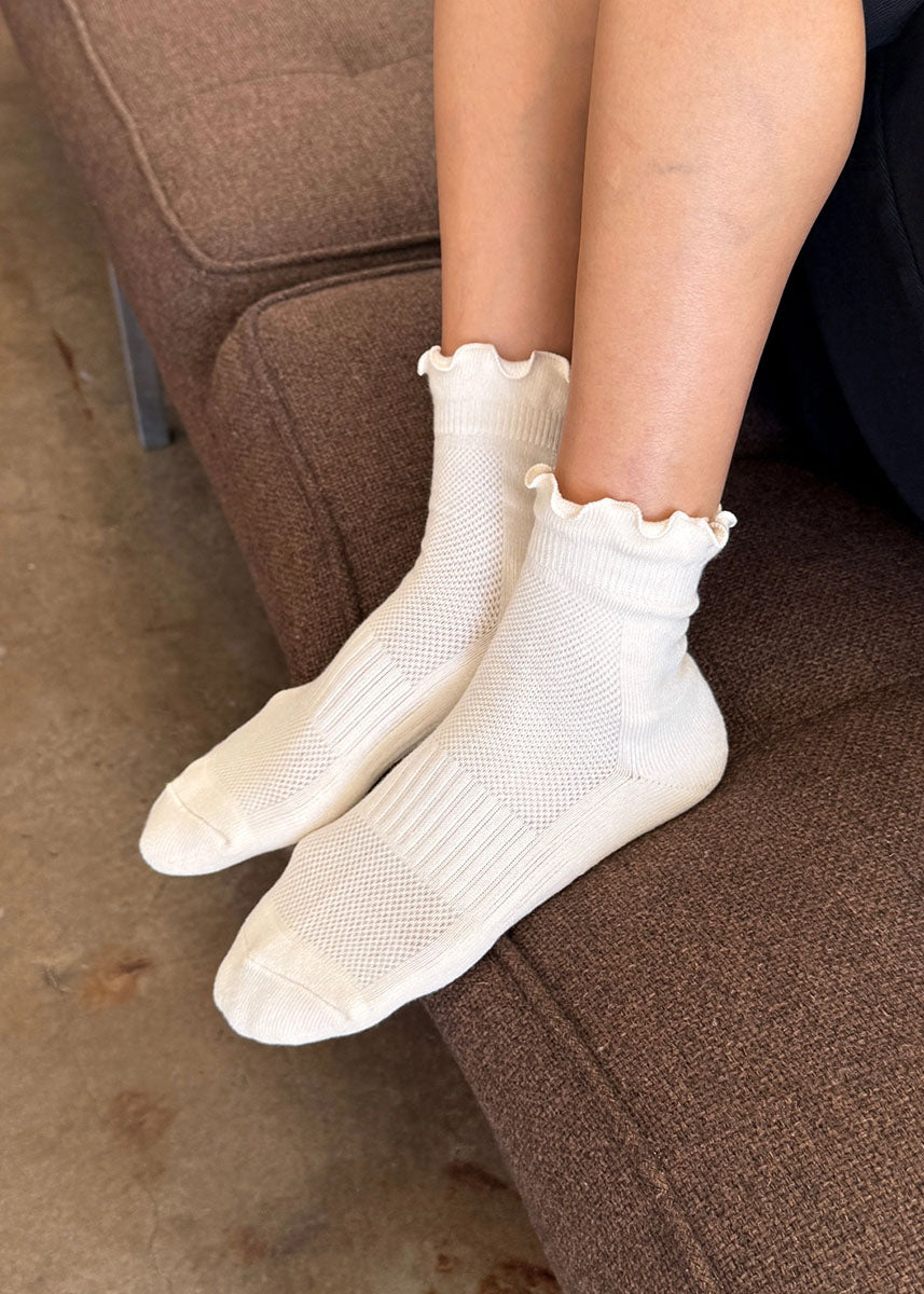 Ruffled Hugger Crew Socks - Vanilla & Red