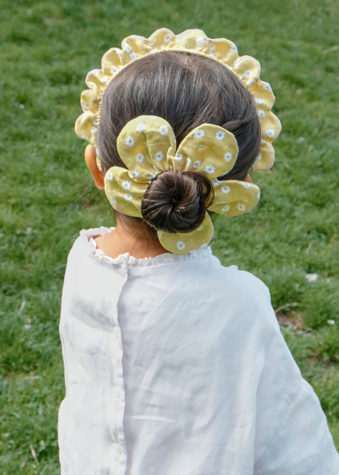 Darling Daisy Daisy Scrunchie