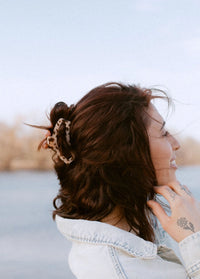 Medium Open Hair Clip - Blonde Tortoise