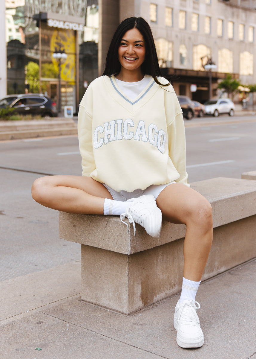 Chicago Boucle V-Neck Sweatshirt - Ivory