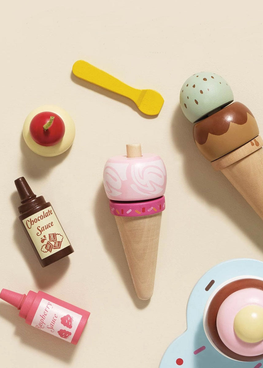 Wooden Ice Cream Stand & Toppings Set