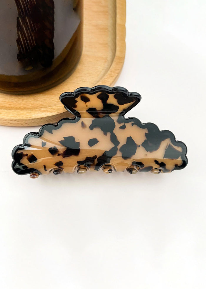 Scallop Marbled Claw Clip - Light Brown