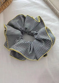 Giant Checkered Contrast Frill Scrunchie - Black