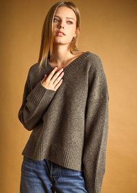 Cristina V-Neck Sweater - Mocha