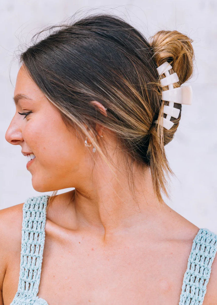 Classic Medium Claw Clip - Almond Beige