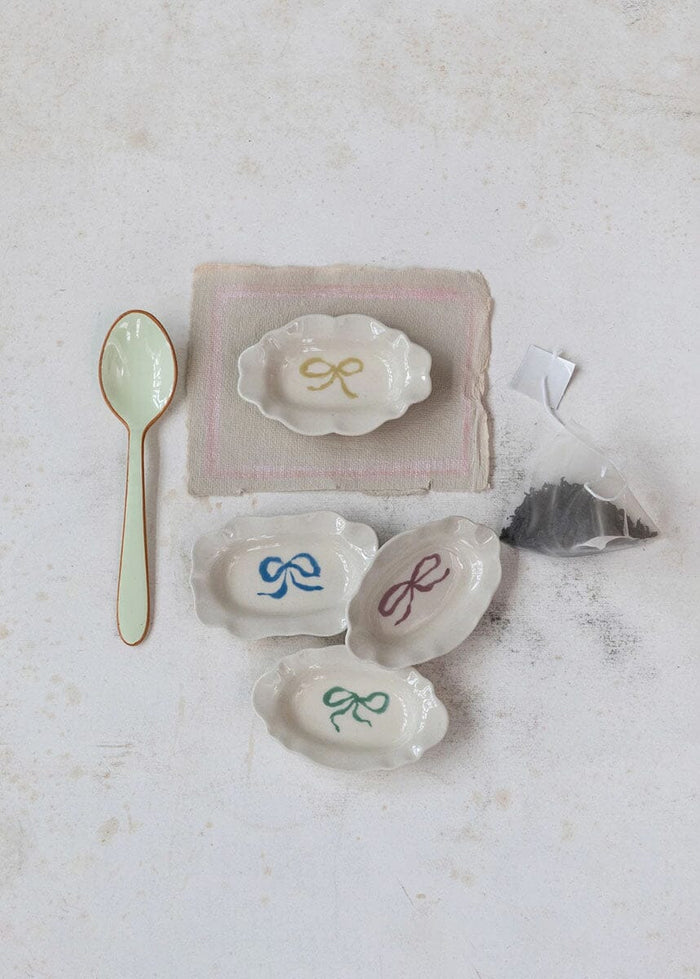 Scalloped Stoneware Bow Dish