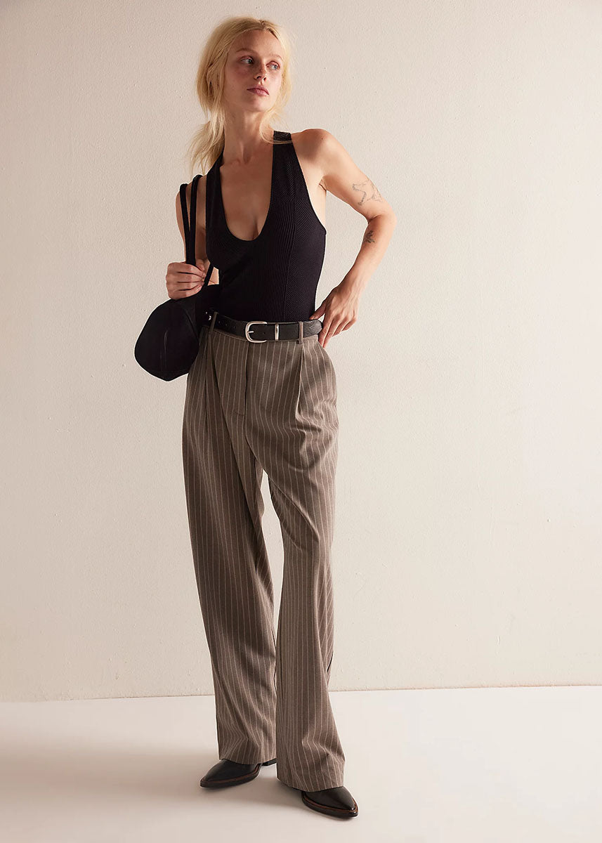 Sleek Plunge Cami - Black