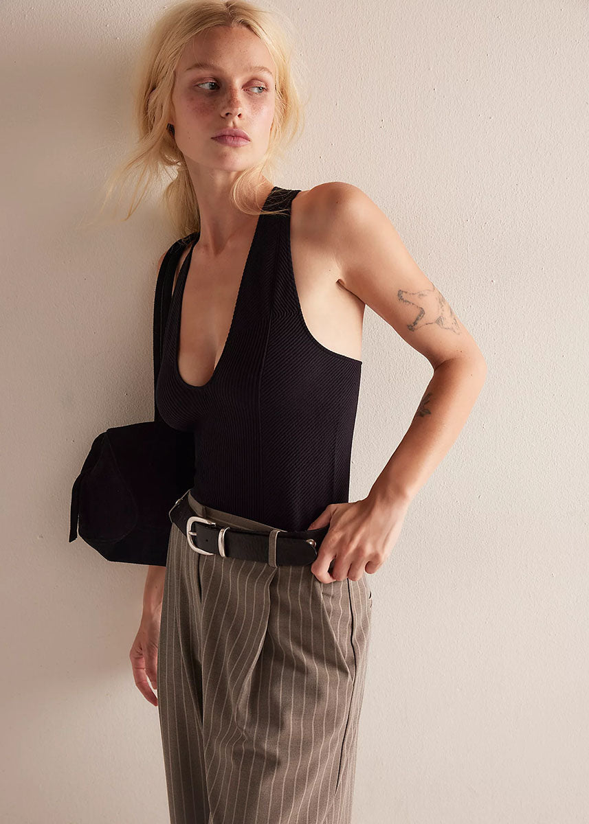 Sleek Plunge Cami - Black